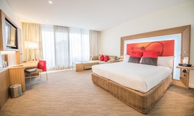 Novotel Sydney West HQ Hotel