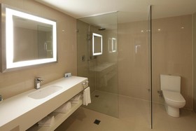 Novotel Sydney West HQ Hotel