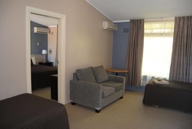 Airlie House Motor Inn
