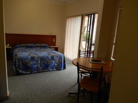 Pioneer Way Motel