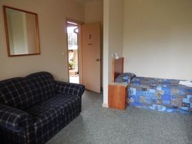 Pioneer Way Motel