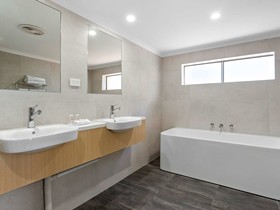 ibis Styles Canberra Eaglehawk Hotel