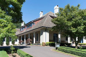 Peppers Manor House