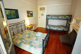 Summer House Backpackers Newtown