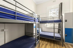 Summer House Backpackers Newtown