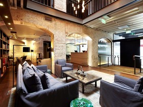 Harbour Rocks Hotel