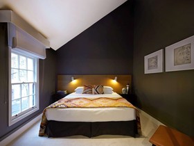 Harbour Rocks Hotel
