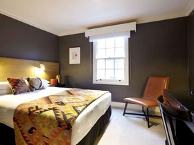 Harbour Rocks Hotel