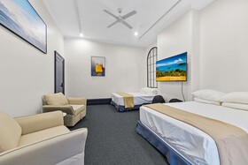 London Plane Backpackers Hostel
