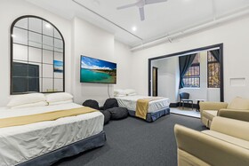 London Plane Backpackers Hostel