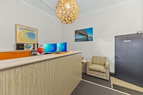 London Plane Backpackers Hostel