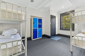 London Plane Backpackers Hostel