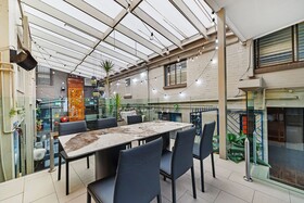 London Plane Backpackers Hostel