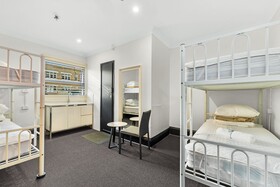 London Plane Backpackers Hostel