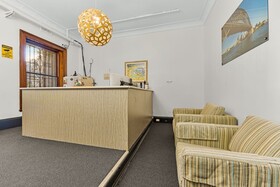 London Plane Backpackers Hostel