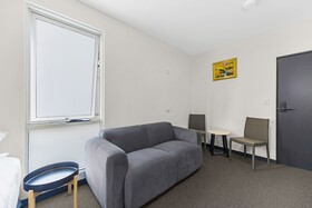 London Plane Backpackers Hostel