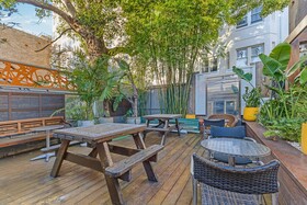 London Plane Backpackers Hostel