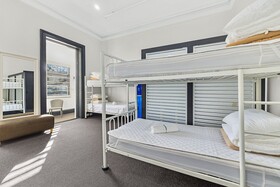 London Plane Backpackers Hostel