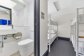 London Plane Backpackers Hostel