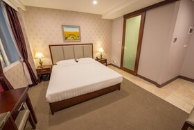 Megaboom City Hotel