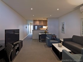 Meriton Suites Waterloo