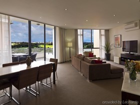 Meriton Suites Waterloo