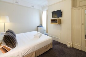 Neutral Bay Lodge