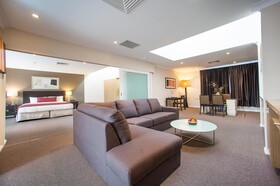 Ramada Hotel & Suites by Wyndham Sydney Cabramatta