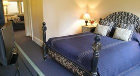 Russell Hotel