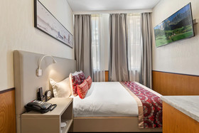 YEHS Hotel Sydney QVB