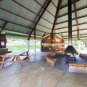 Reflections Lake Keepit Holiday Park