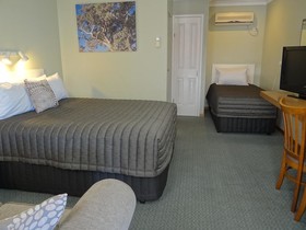 Roydons Motor Inn