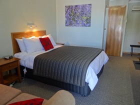 Roydons Motor Inn