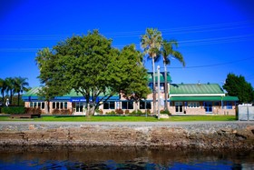 Tea Gardens Hotel