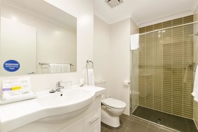 Quality Suites Pioneer Sands