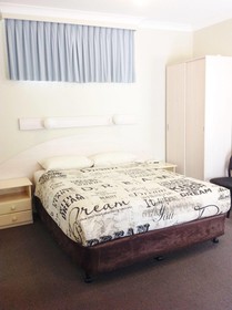 Ashton Townhouse Motel & Suites