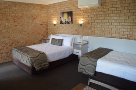 Kennedy Drive Airport Motel