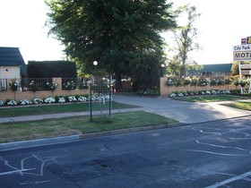 City Park Motel & Apartments