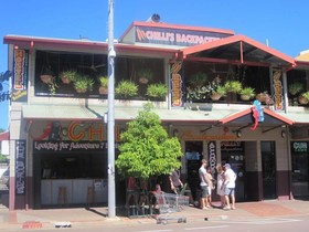 Chillis Backpackers
