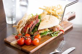 Courtyard By Marriott Darwin Hotel