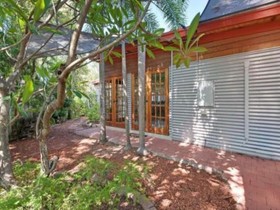 Peninsula Apartments Darwin