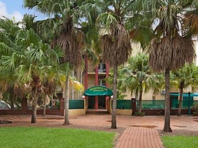 Peninsula Apartments Darwin