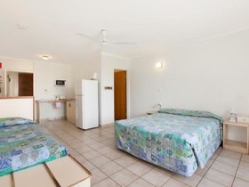 Peninsula Apartments Darwin