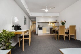 Signatures On Knuckey