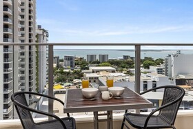 Signatures On Knuckey