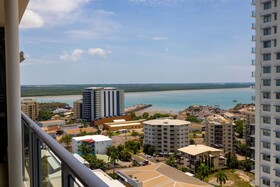 Signatures On Knuckey