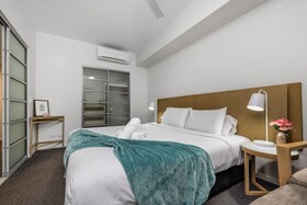 Signatures On Knuckey