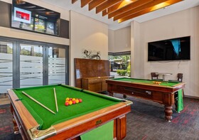 H on Mitchell Apartment Hotel