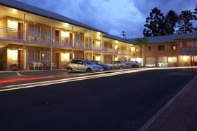 Coopers Colonial Motel