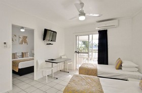 Colonial Palms Motor Inn